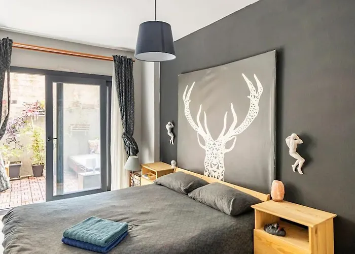 Konak, Tarihi Asansoere Yakin Tuem Esmirna