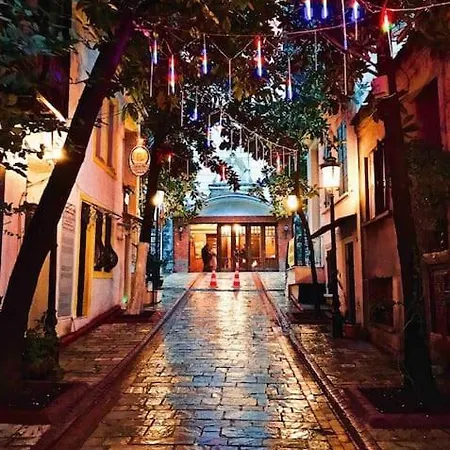 Konak, Tarihi Asansoere Yakin Tuem 公寓
